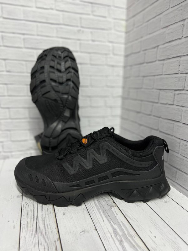 Треккинговые кроссовки Magnum / чёрный