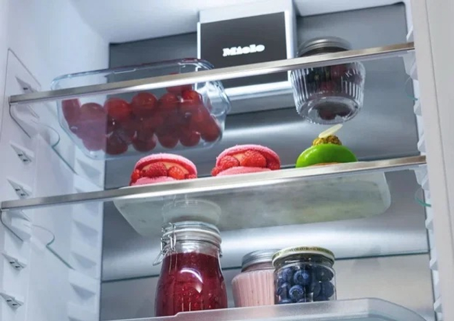 Встраиваемый холодильник Miele KFN 7774 B