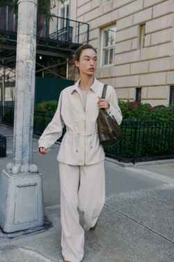 ZARA КУРТКА С КАРМАНАМИ И РЕГУЛИРУЕМОЙ ТАЛИЕЙ, ЭКРЮ