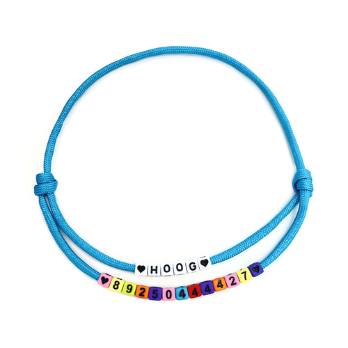 Адресник ручной работы из бусин (черно-белые и цветные, латиница)