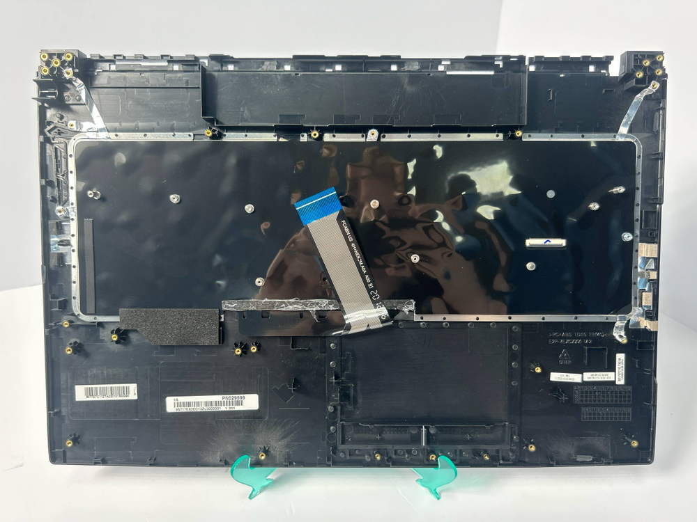 Верхняя панель с клавиатурой (топкейс) для ноутбука MSI GP75 Leopard 9 (957-17E82E-C13)