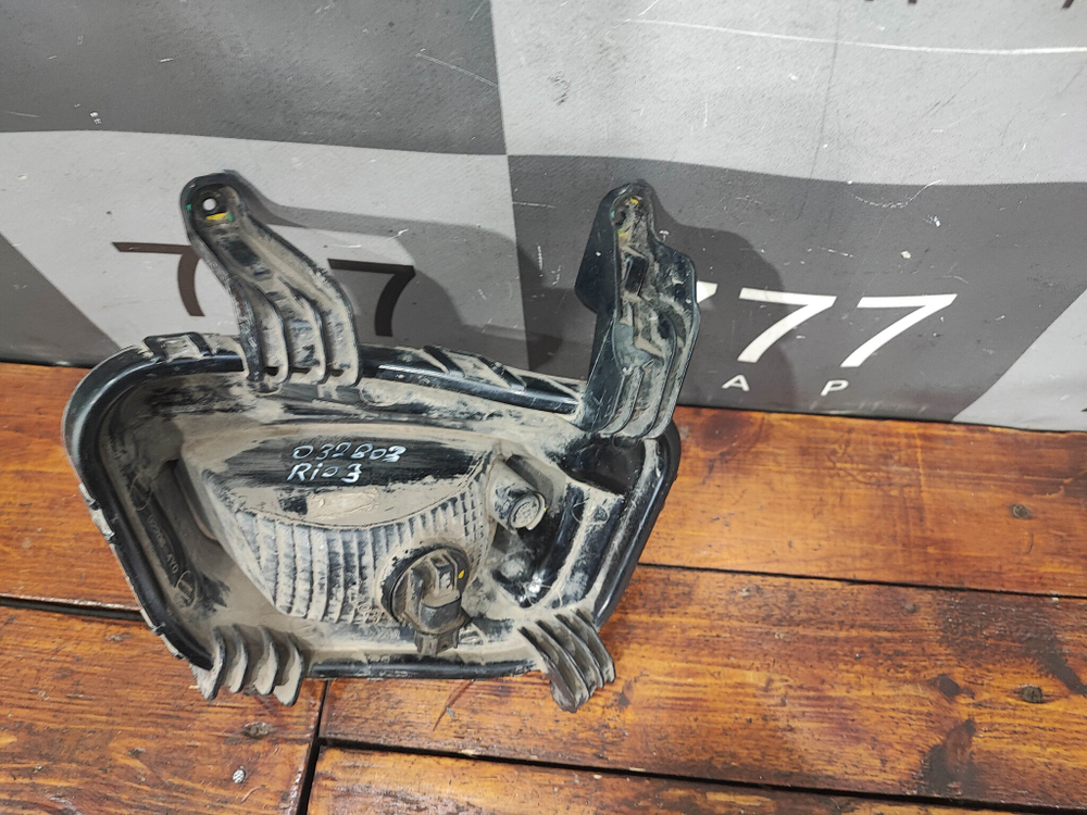 ПТФ передняя правая Kia Rio 3 (QB) 15-17 Б/У Оригинал 922084Y000