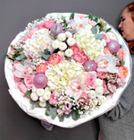 Авторский букет с белыми гортензиями