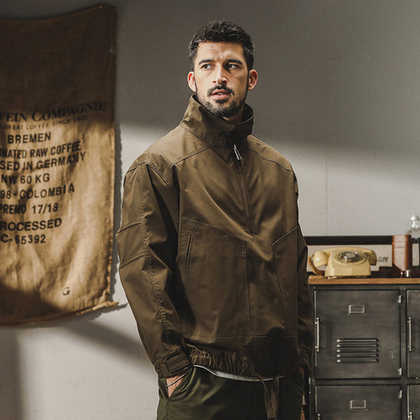 Мужская куртка Jereno — идеальный спутник городских улиц весной и осенью.