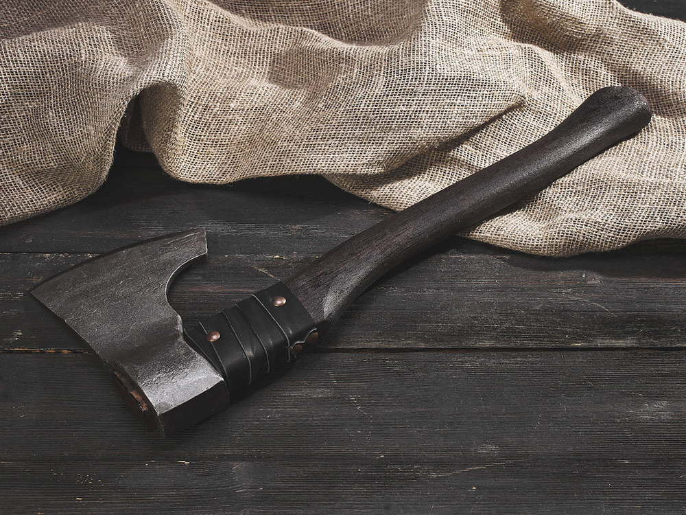 Топор "Время быть сильным", рукоять комель берёзы (морилка)