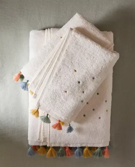 ZARA HOME ДЕТСКОЕ ПОЛОТЕНЦЕ С КИСТОЧКАМИ, ЖЕЛТОВАТО-БЕЛЫЙ