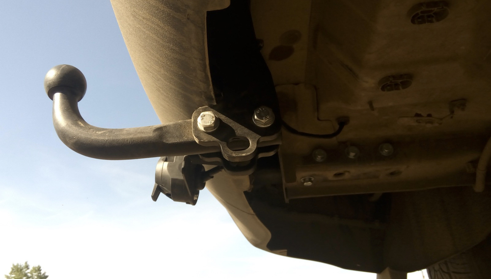 Фаркоп на Jeep Grand Cherokee WK2 2011-2021, кроме SRT8. Без выреза в бампере. Тип шара: A. Нагрузки: 2500/100 кг, JW 03