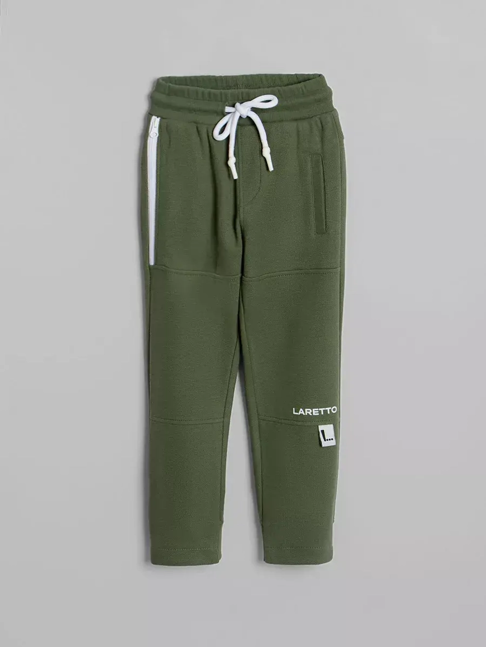 Зеленый спортивный костюм для мальчика в школу