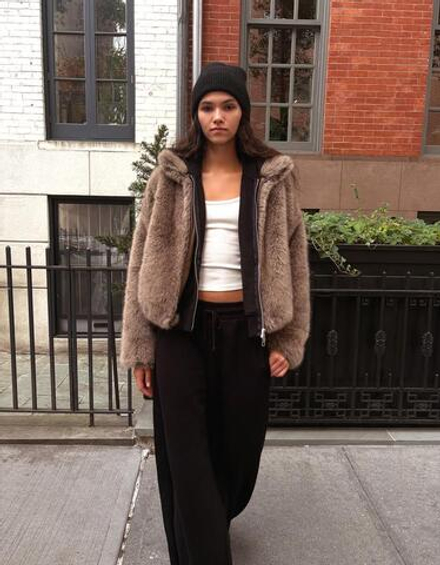 BERSHKA Шуба из искусственного меха, песочный