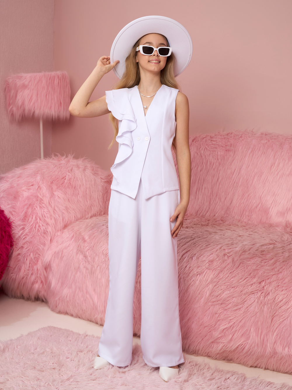 Костюм нарядный двойка брючный с жилеткой белый