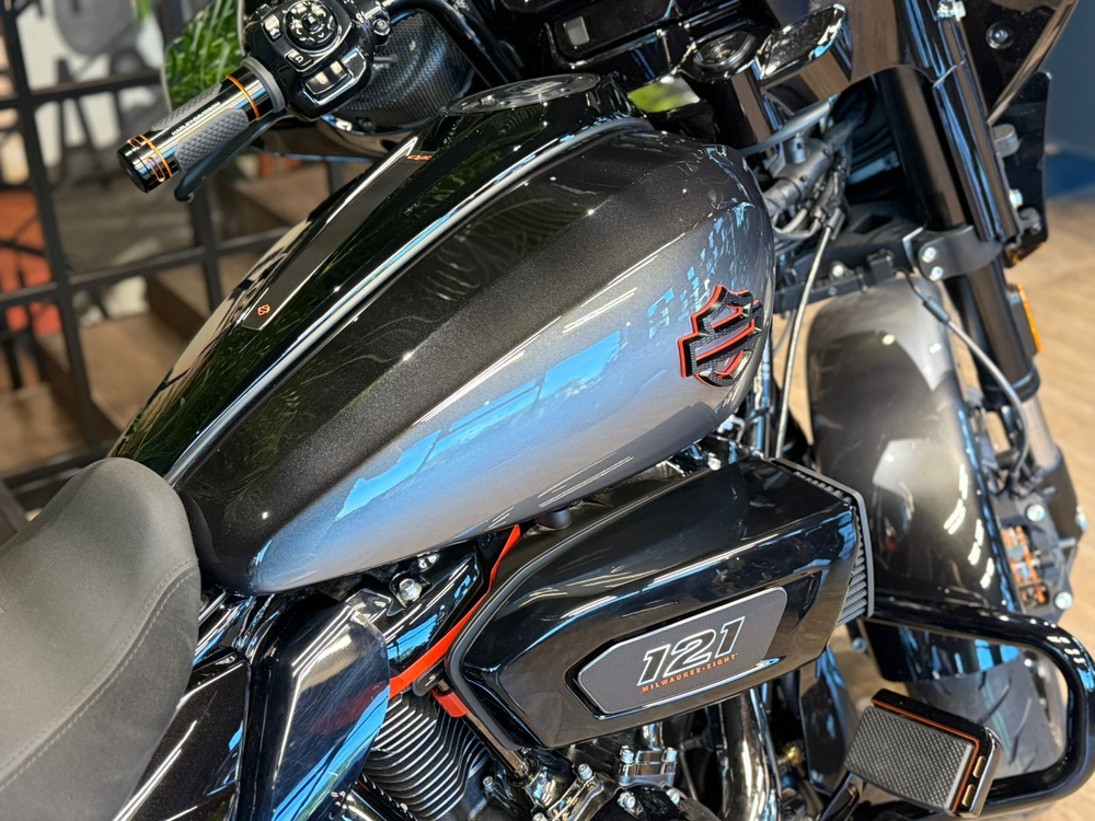 Harley-Davidson CVO Street Glide 121 (Raven Fade) 2025
