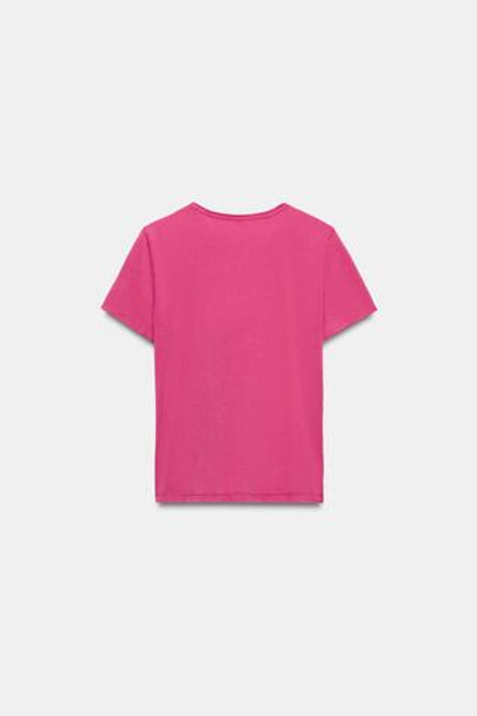 ZARA ФУТБОЛКА С КОРОТКИМИ РУКАВАМИ И ЭФФЕКТОМ ПОТЕРТОСТИ, ЦВЕТ ФУКСИИ