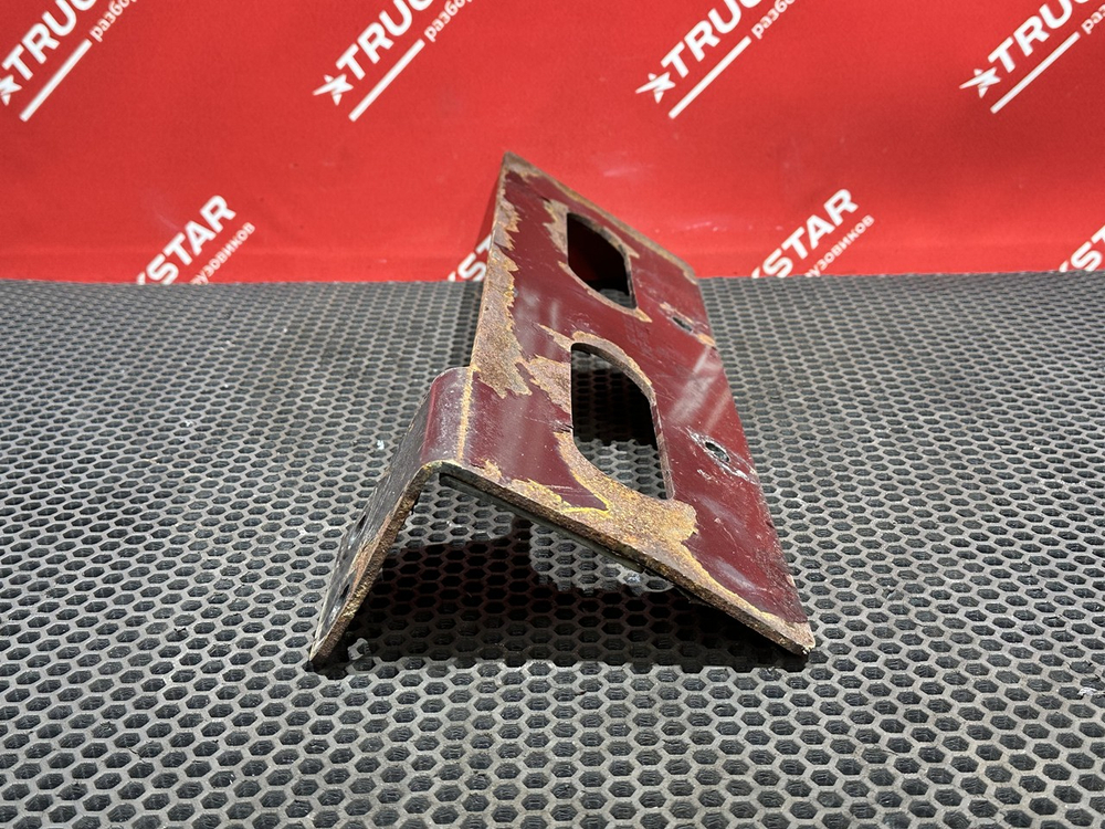 Кронштейн  подножки правой