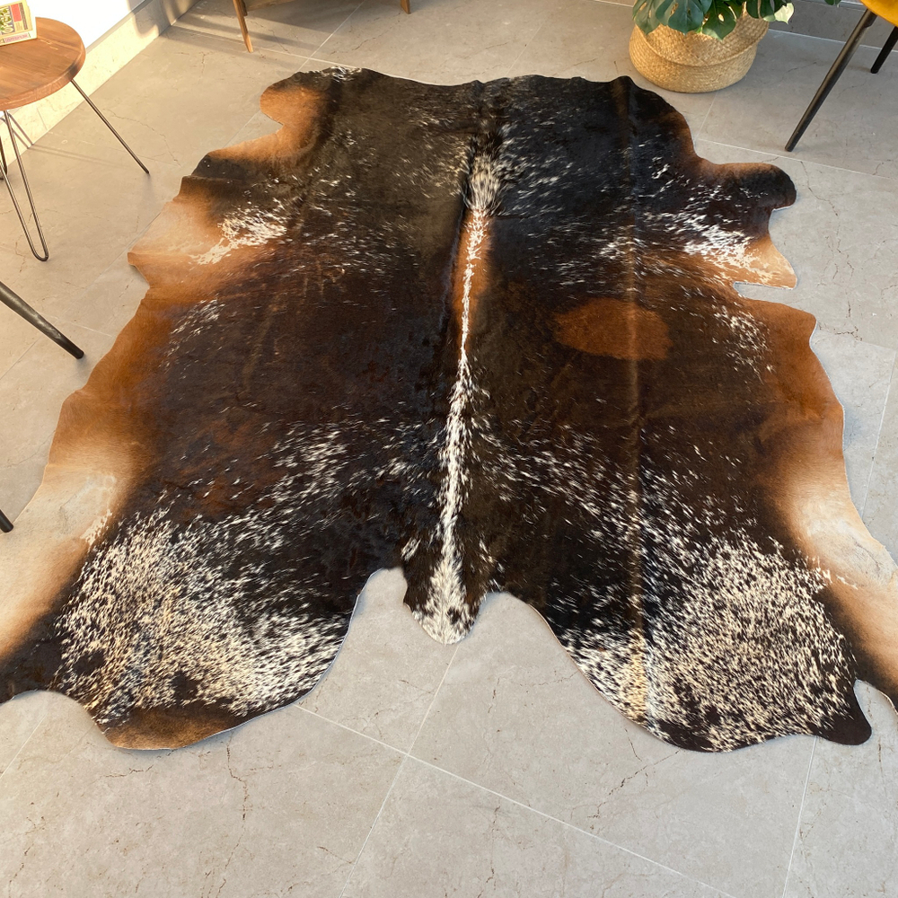 Коровья шкура на пол натуральная. 200 х 180 см
