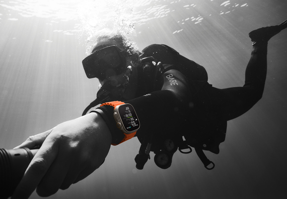 Часы Apple Watch Ultra 2 GPS + Cellular 49 мм, титановый корпус, ремешок Ocean Белого цвета