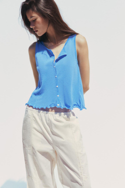 ZARA ТРИКОТАЖНЫЙ ТОП С ВОЛАНАМИ, СИНИЙ
