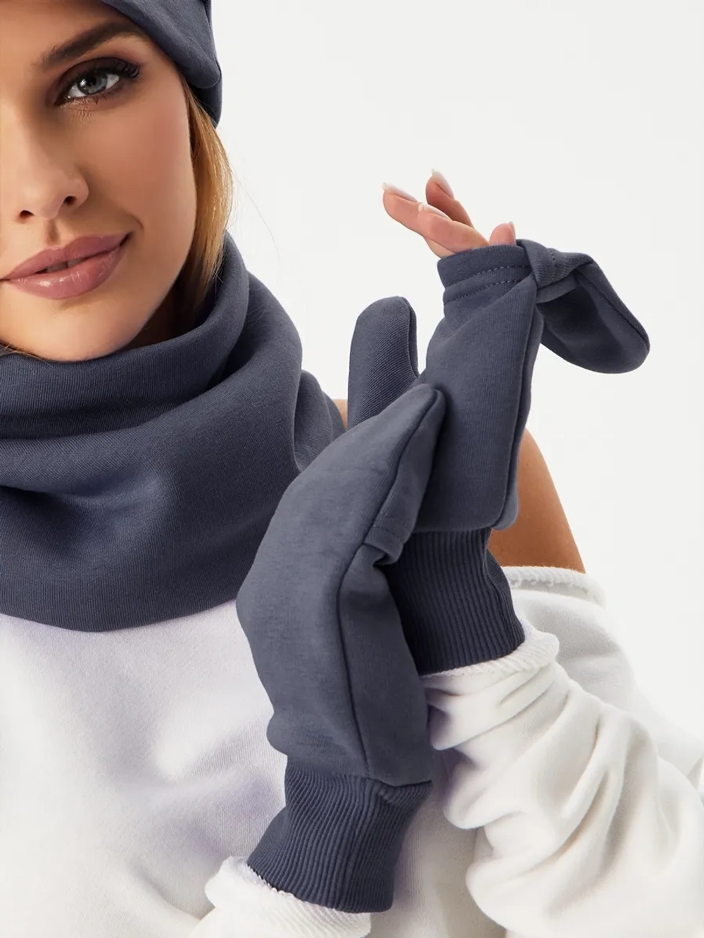 Комплект с начесом: снуд, варежки, шапка