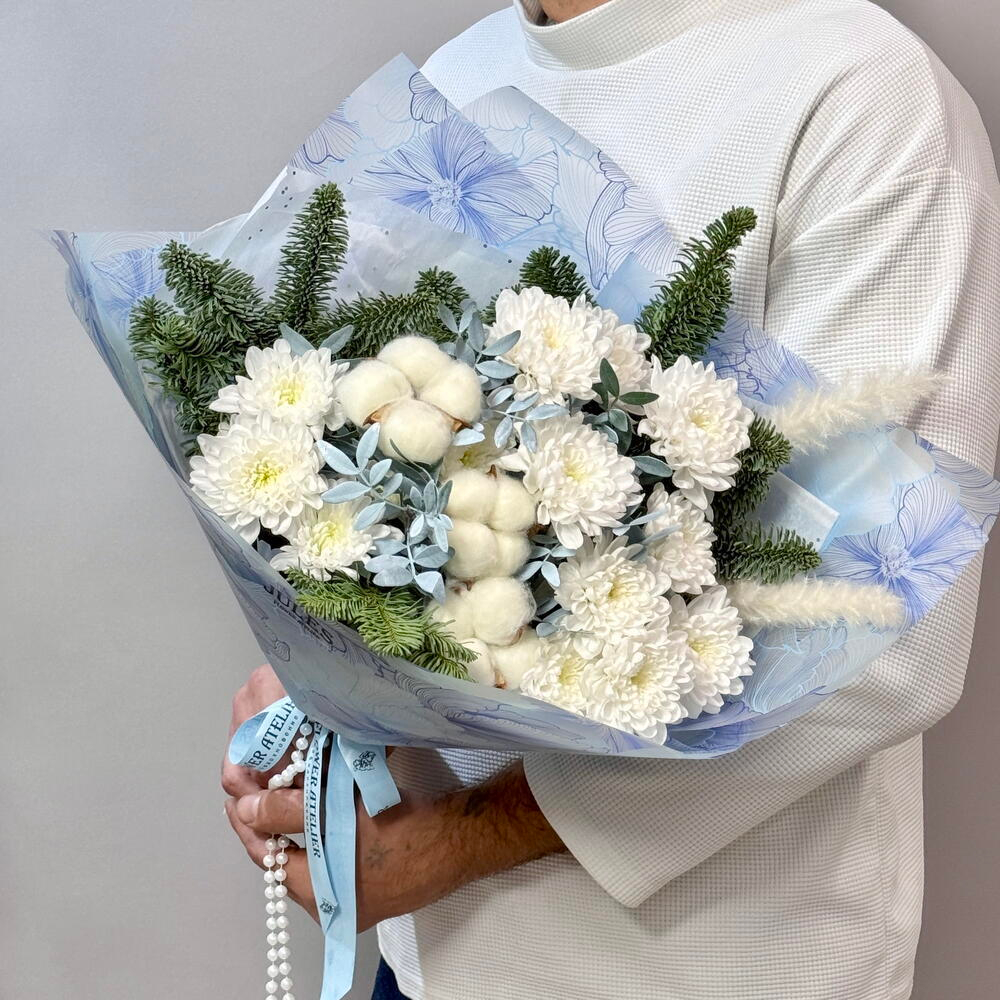 «Снежный пух» букет из ели (нобилиса) хризантемы и хлопка