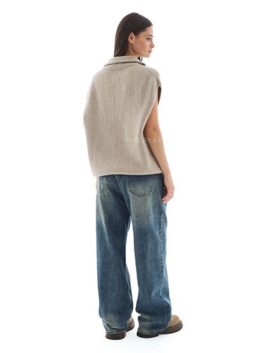 Бежевый вязаный жилет на молнии