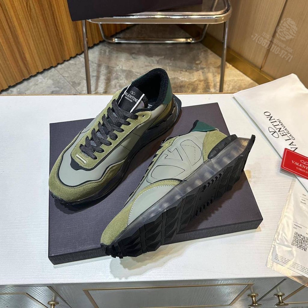Кроссовки Valentino