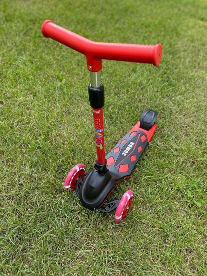 Самокат трехколесный со светящимися колесами Micar Zumba 2022 чёрный, красный