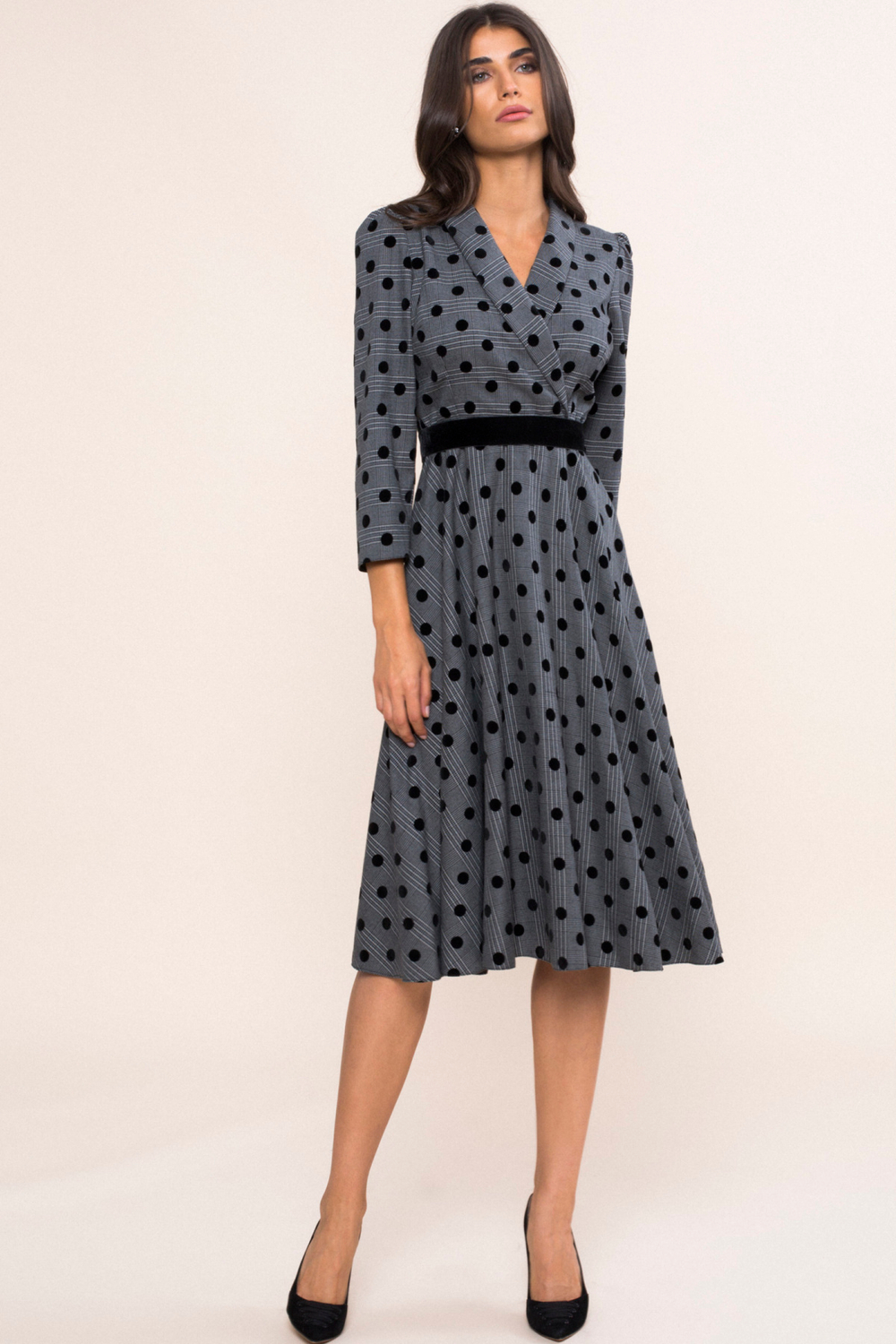 Платье с принтом и V-образным вырезом