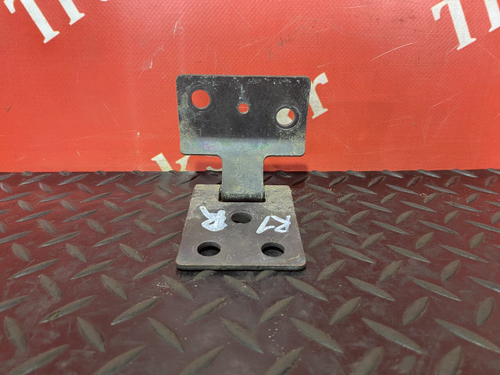 Петля крышки инструментального ящика