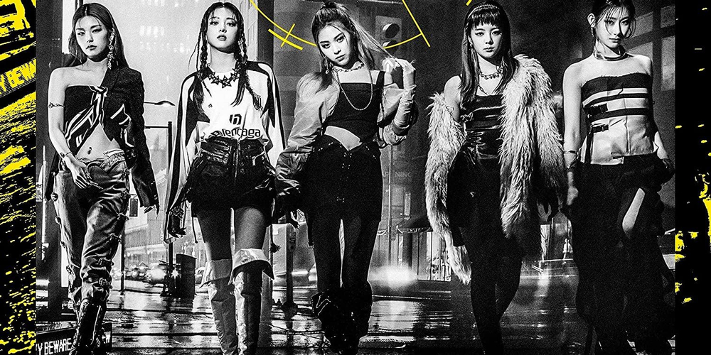 Альбом ITZY - Guess Who 4th Mini Album RANDOM Version