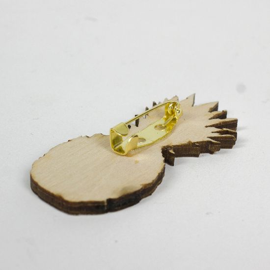 Деревянный значок. Ананас