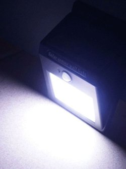 Фонарь на солнечной батарее с датчиком движения уличный (F15-493)