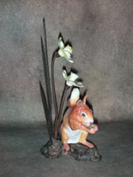 Статуэтка. Фарфор. Белочка с нарциссами. Royal Worcester. Англия