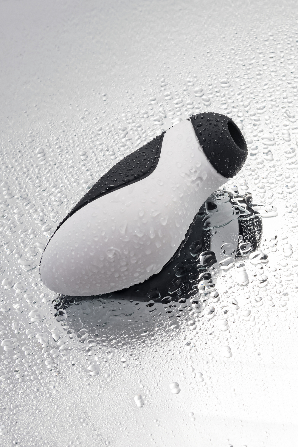 Вакуум-волновой бесконтактный стимулятор клитора Satisfyer Orca, силикон, черный, 11,5 см.