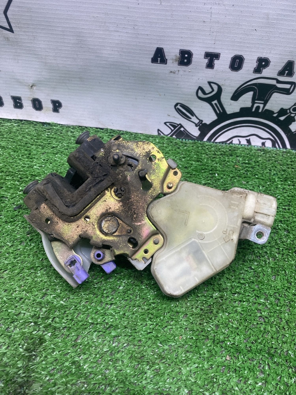 Замок двери правой задней Nissan Sunny, B15 1999 с пробегом