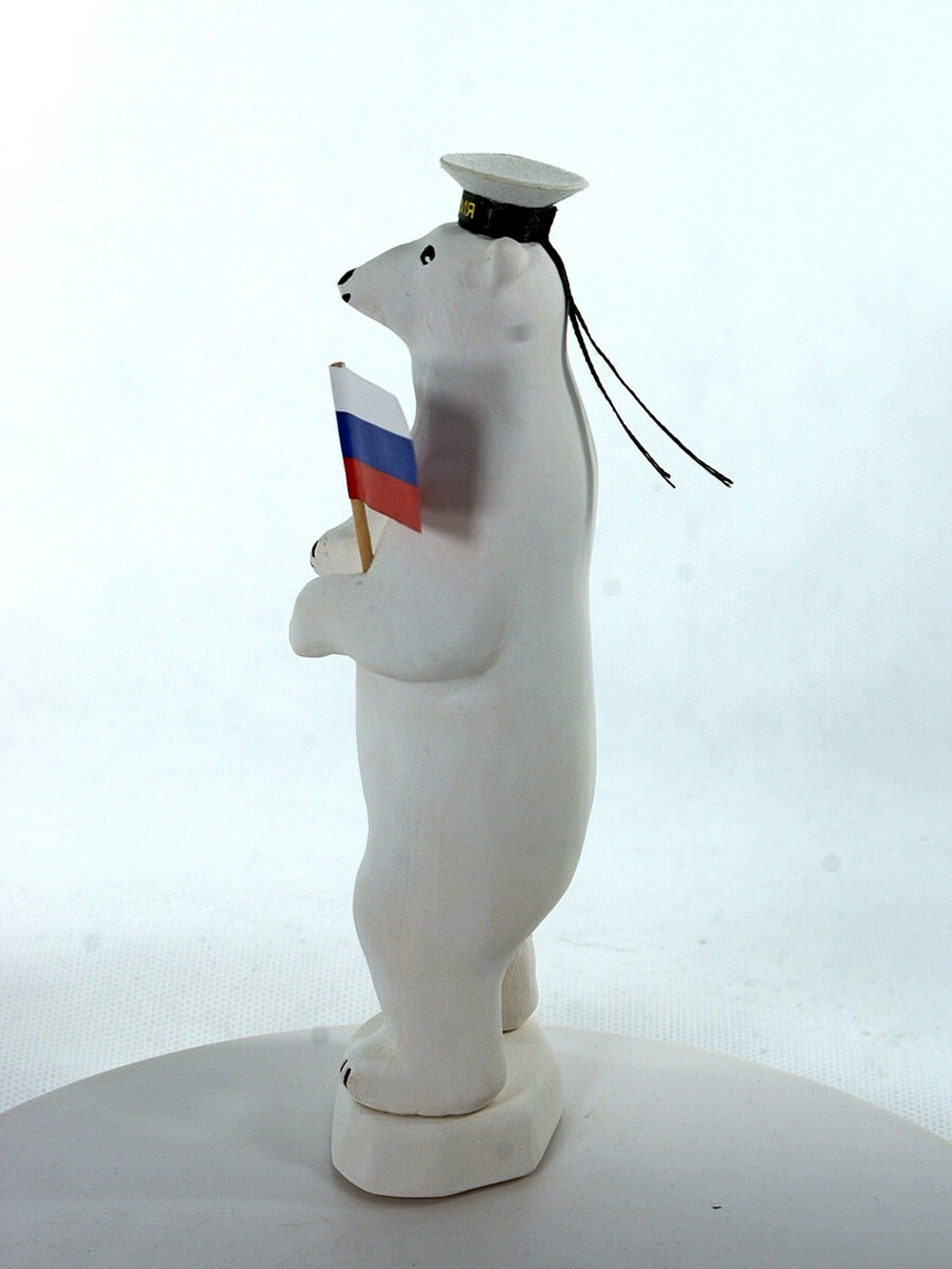 Сувенир Белый медведь на льдине с флажком в бескозырке