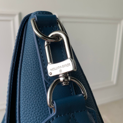 Louis Vuitton Takeoff Messenger