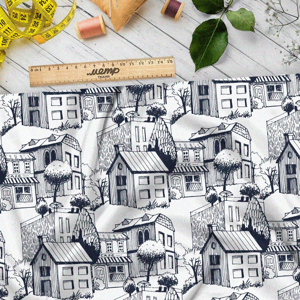 Ткань флис карандашные дома на белом фоне