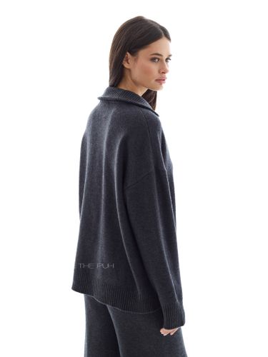 Вязаный костюм с вышивкой в цвете графит