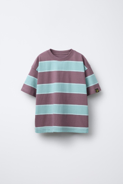 ZARA ФУТБОЛКА В ПОЛОСКУ С НАШИВКОЙ, ЛИЛОВЫЙ