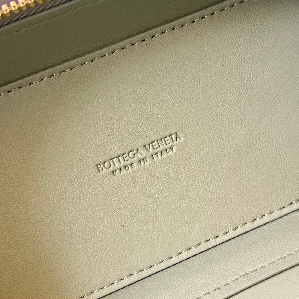 Bottega Veneta Mini Intrecciato Vanity Case