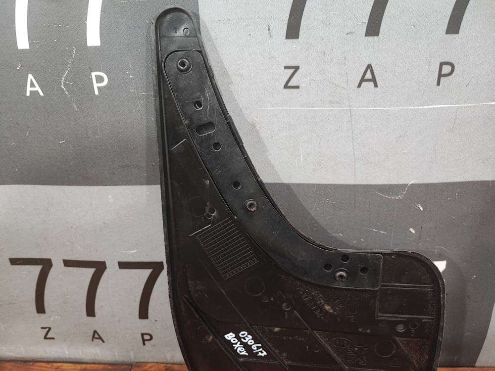 Брызговик задний правый Peugeot 308 Б/у оригинал 9603R8