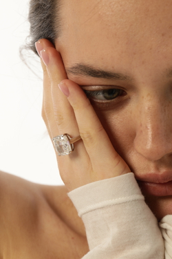 Кольцо очень крупный квадратный камень, серебро