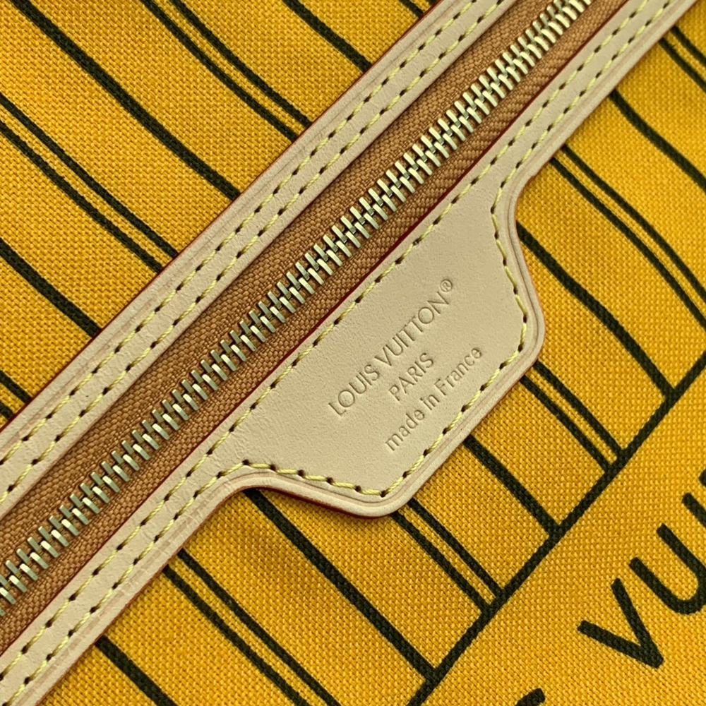 Louis Vuitton Neverfull Bandouliere Inside Out MM