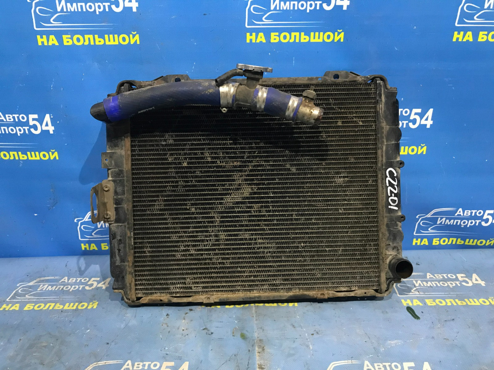 Радиатор двигателя NISSAN LARGO 1992