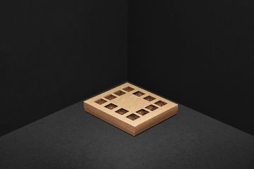 Упаковка с окнами для 16 шоколадных конфет