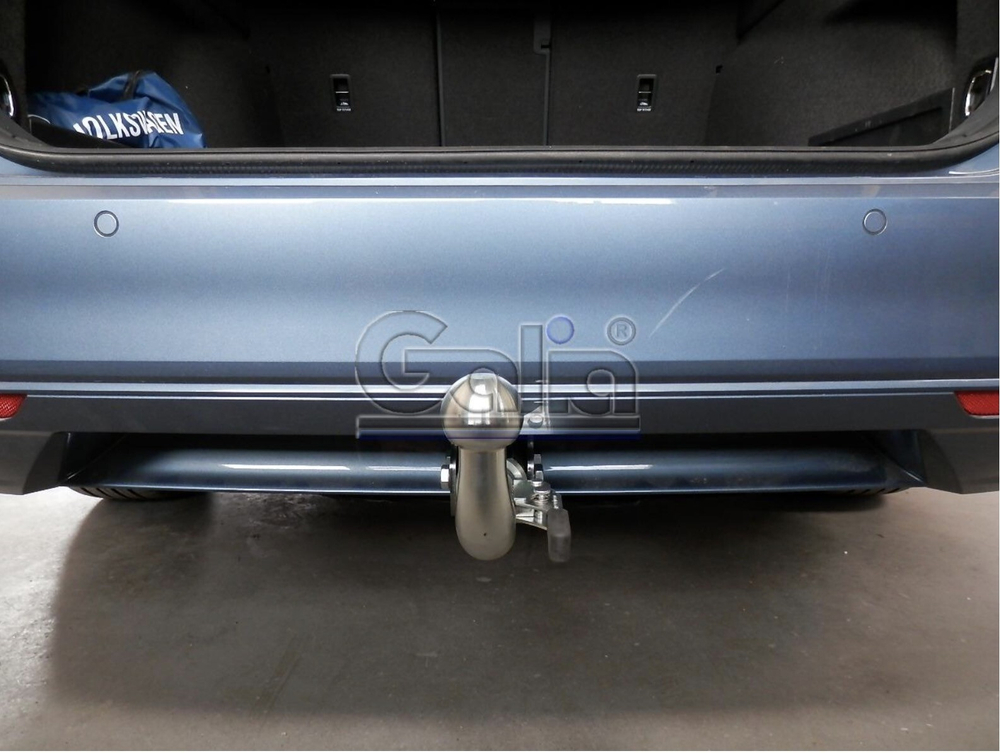 Оцинкованный фаркоп на Volkswagen Passat B8 седан/универсал 08/2014-, в т (без электрики), Galia V081C