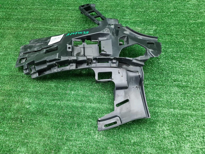 Кронштейн бампера передний Mercedes S W222 (17-20)