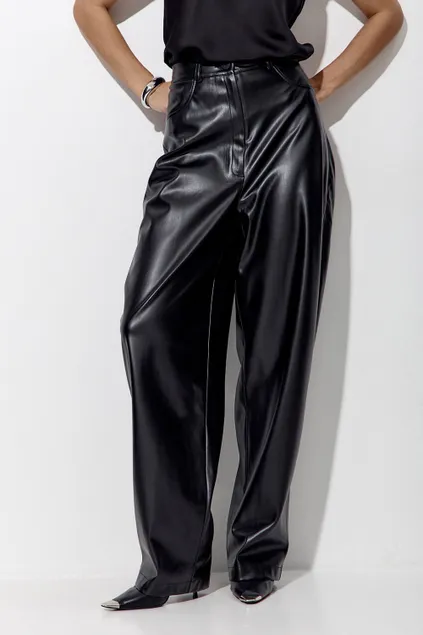Брюки Baggy из экокожи черного цвета