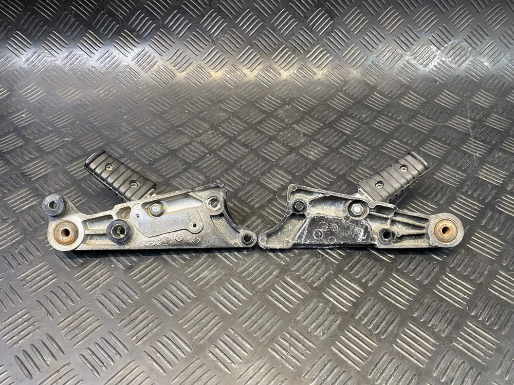 Подножки пассажирские Yamaha V-Max 1200 (с кронштейнами) 054625