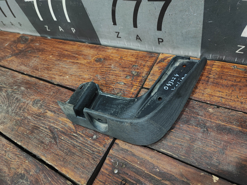 Брызговик передний правый Kia Rio 4 X-Line 17-нв Б/У Оригинал 86832H0500