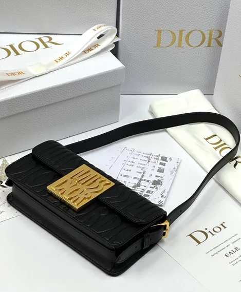 Сумка с клапаном Miss Dior черный